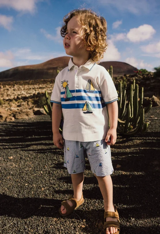 Polo de punto para niño en color blanco con estampado náutico