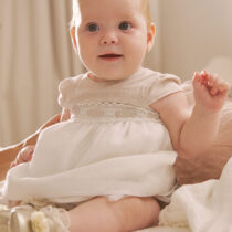 Vestido con cubrepañal combinado ceremonia recién nacida