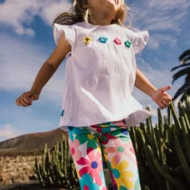 Leggings pirata de punto para  niña con estampado de flores
