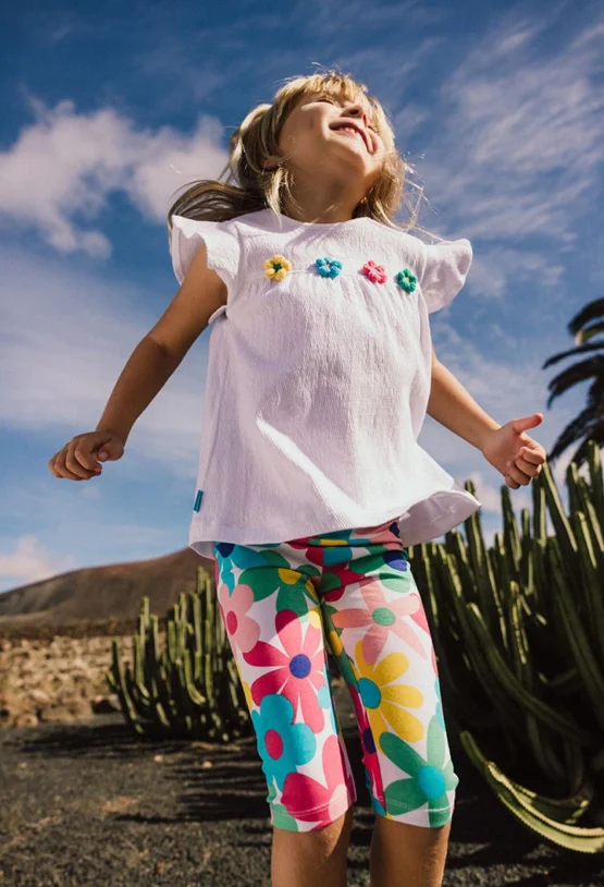 Leggings pirata de punto para  niña con estampado de flores